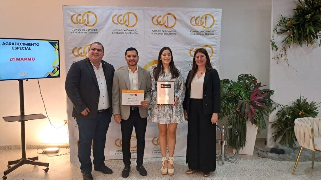 Oasis Juice Co. se convierte en la primera franquicia formal de Olancho tras culminar el programa “Franquiciando el Oriente”